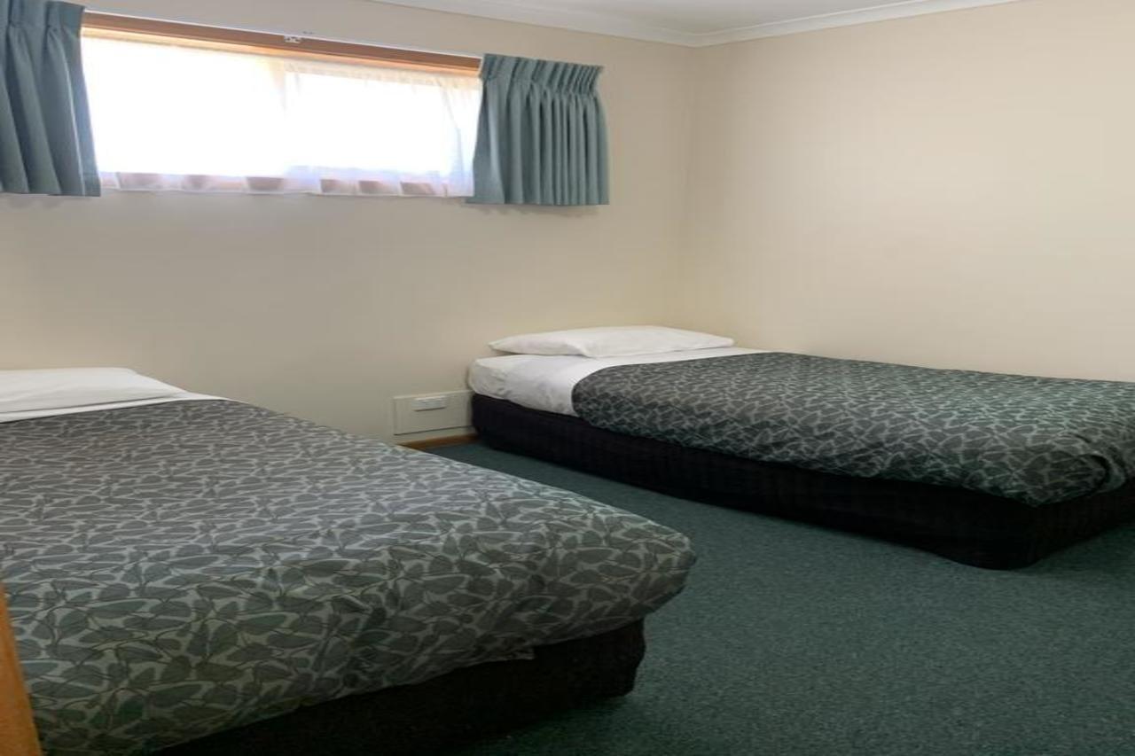 Arthur Phillip Motor Inn Коув Экстерьер фото
